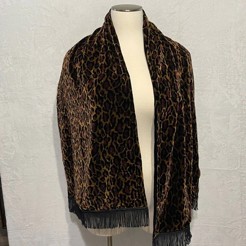 Chic Leopard Print Velvet Shawl Scarf with Tassel Fringe Evening Wrap Reversible